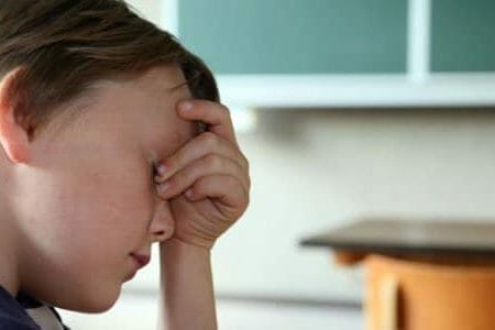 signs your kids are not alright about divorce - 2houses